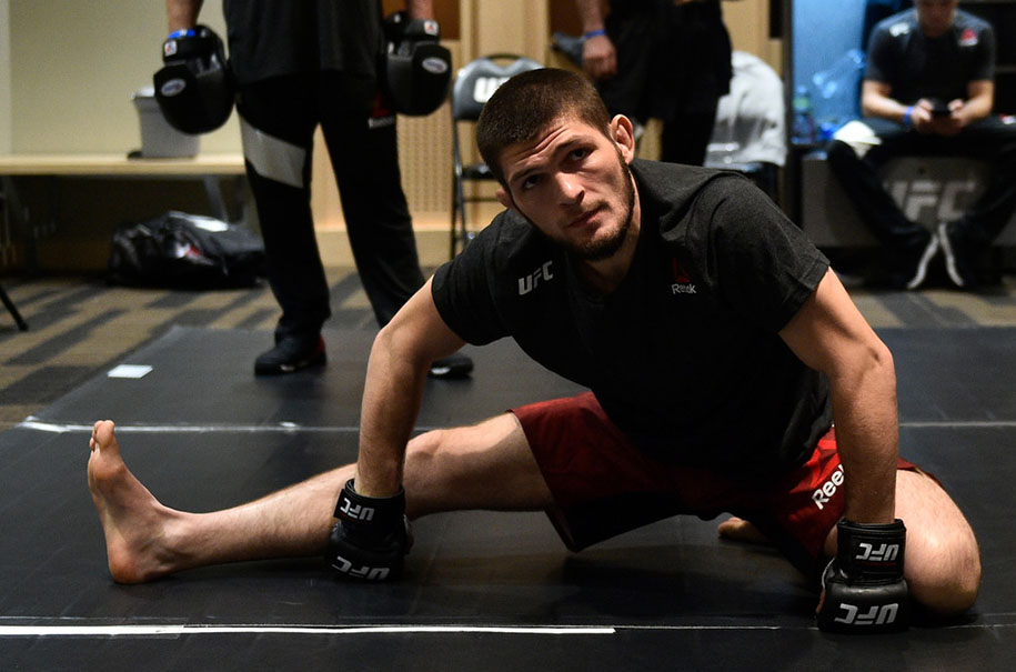 Phòng tập đóng cửa, Khabib chỉ tập luyện một mình để đấu Tony Ferguson?